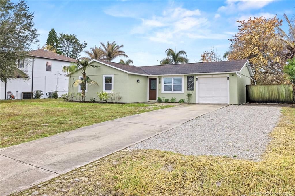 1090 SW Janette Avenue, Port Saint Lucie, FL 34953 Photo