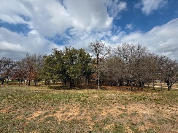 1120 Paradise Parkway , Poolville, TX 76487
