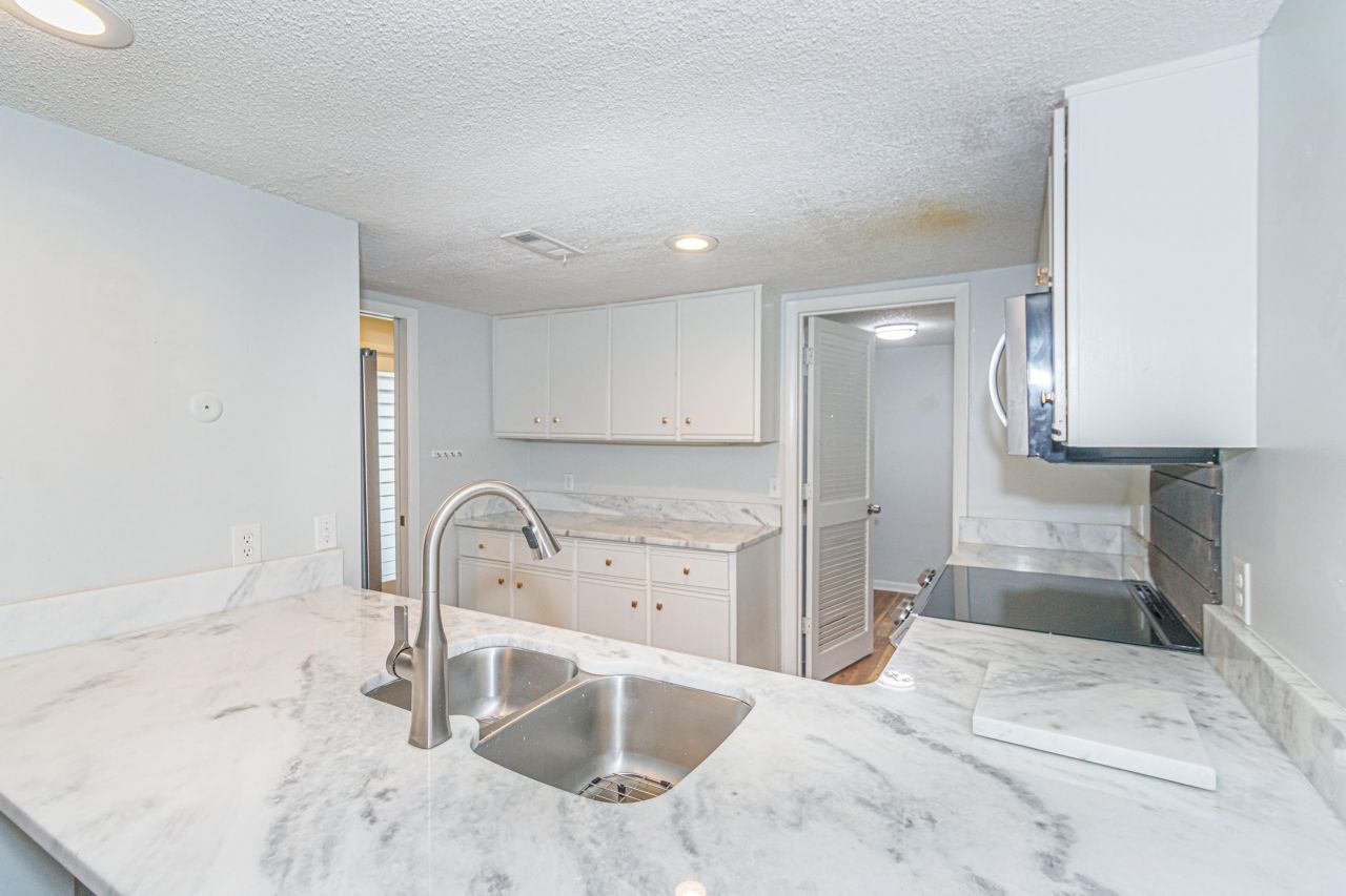 320 Salt Marsh Circle  Photo 10