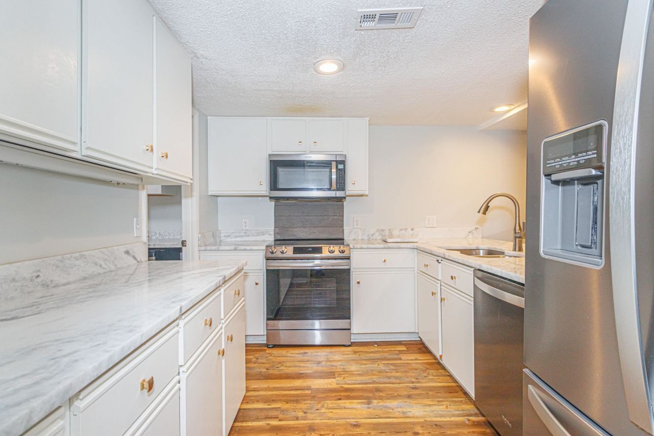 320 Salt Marsh Circle  Photo 9