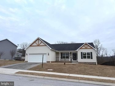 104 CLOVER RUN , ABBOTTSTOWN, PA 17301