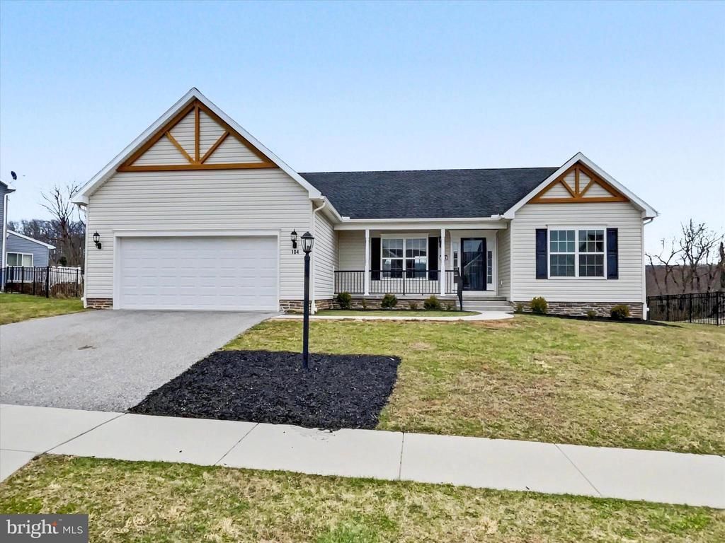 104 Clover Run, Abbottstown, PA 17301 Main Photo