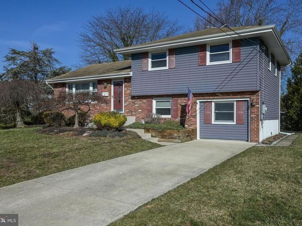 7 WALNUT DRIVE, BURLINGTON, NJ 08016