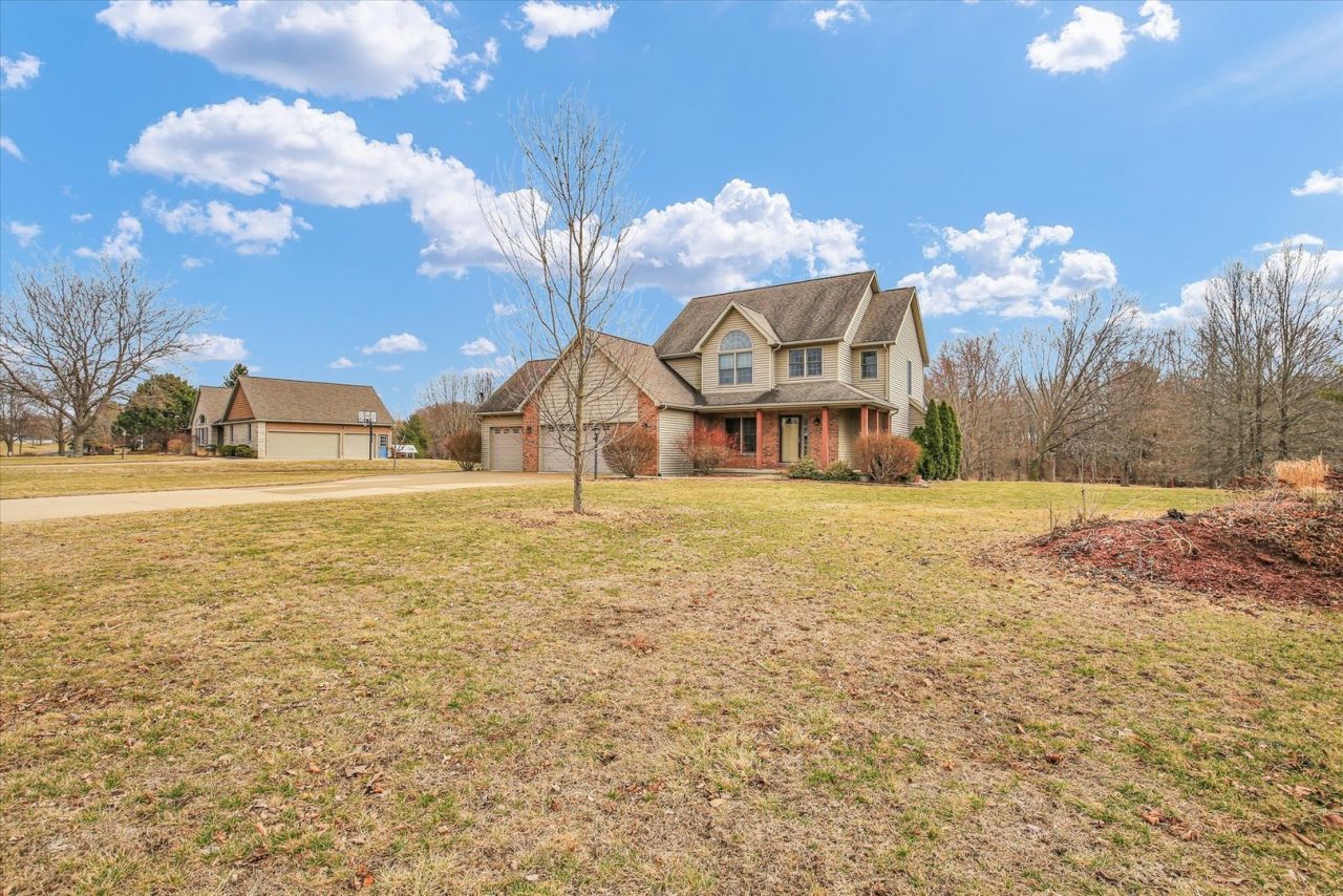 11 Long Grove Drive, Monticello, IL 61856 Main Photo