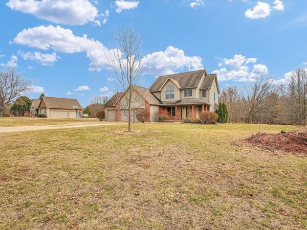 11 Long Grove Drive, Monticello, IL 61856