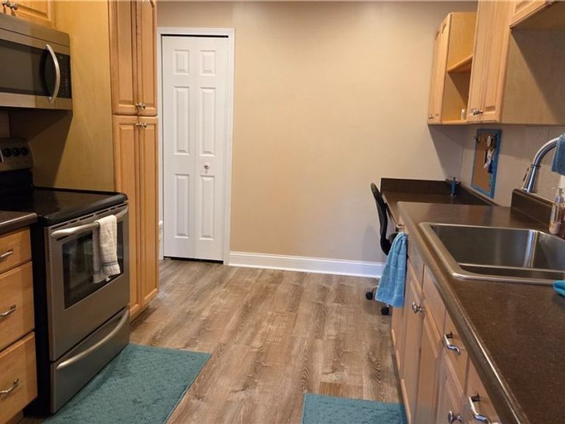 9284 Willow Lane , Olmsted Falls, OH 44138 Photo 4