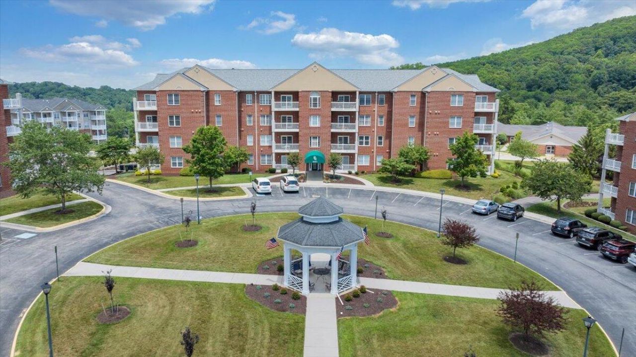 4444 Pheasant Ridge Rd Sw, Unit 405, Roanoke, VA 24014 Main Photo
