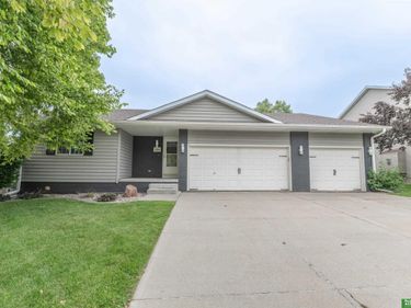 15818 Timberlane Drive, Omaha, NE 68136