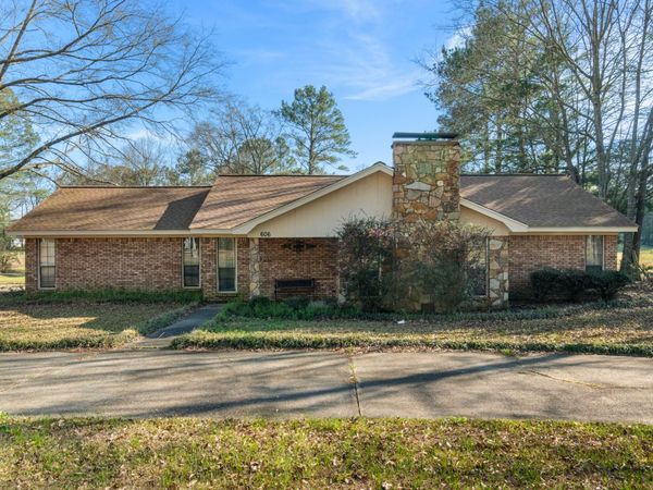 606 Jackson Rd., Hattiesburg, MS 39402