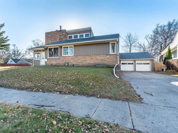 1015 11th Avenue S, Moorhead, MN 56560