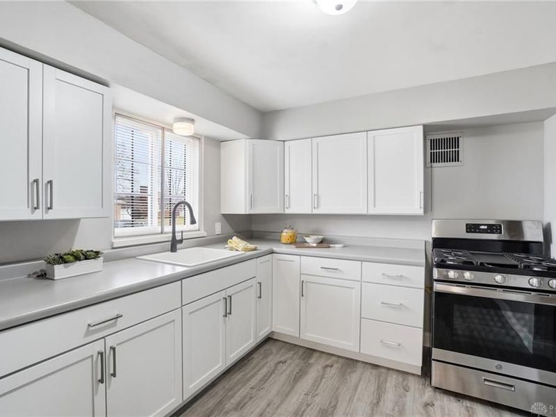 500 Schuyler Drive, Kettering, OH 45429 Photo 9