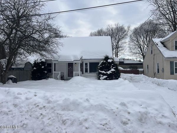 8 Oakland Drive, Gloversville, NY 12078