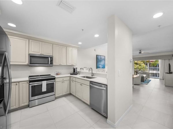 221 9th ST S, Unit 313, NAPLES, FL 34102
