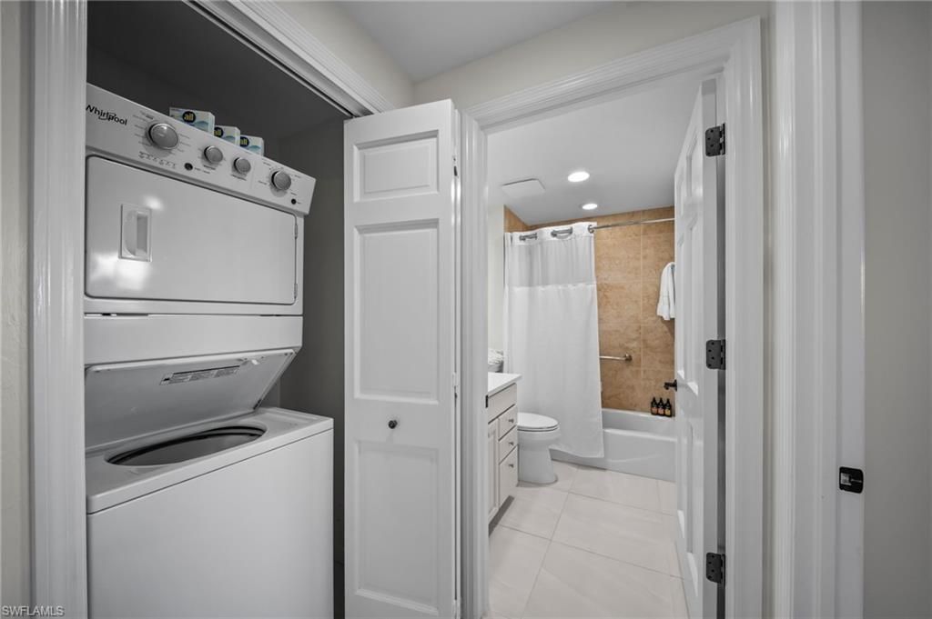 221 9th St S, Unit 313, Naples, FL 34102 Photo