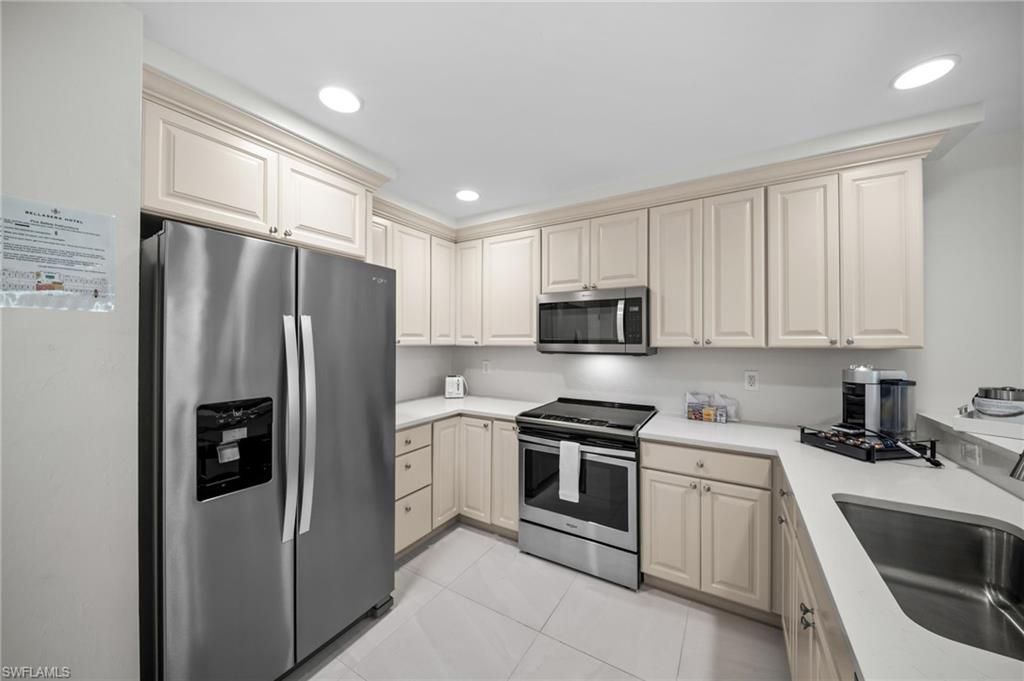 221 9th St S, Unit 313, Naples, FL 34102 Photo