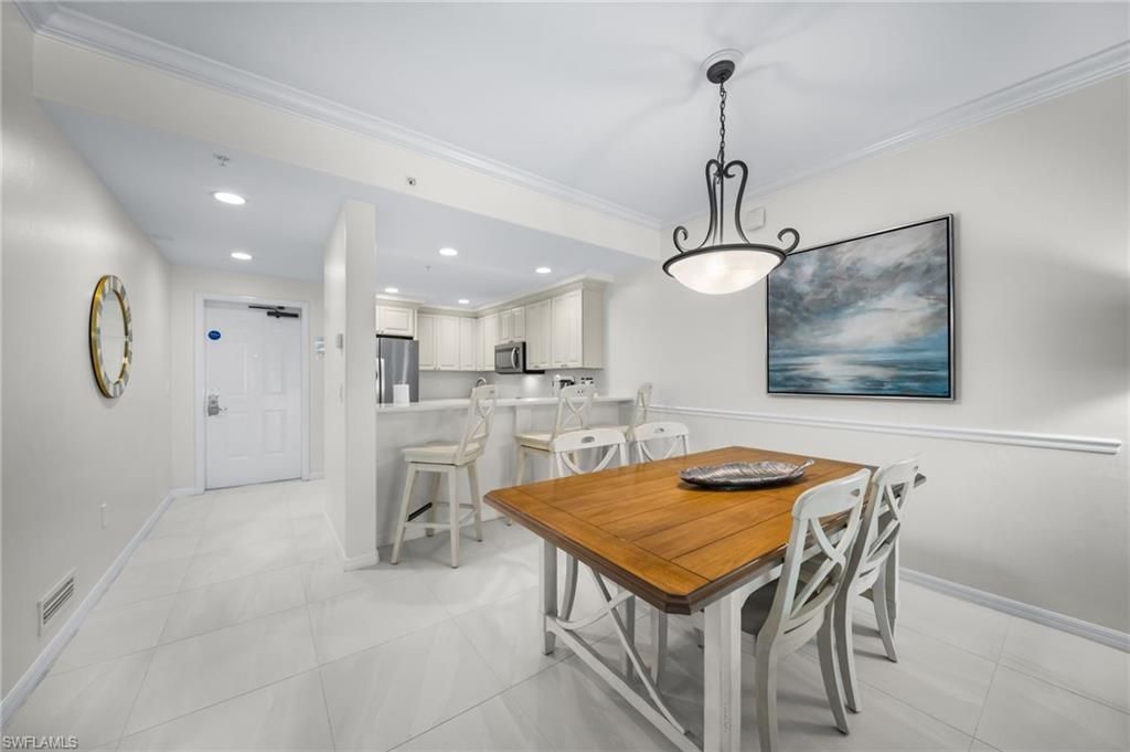 221 9th St S, Unit 313, Naples, FL 34102 Photo