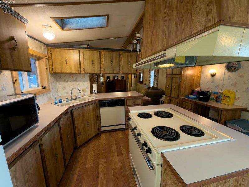 118 Driftwood Drive, Port Clinton, OH 43452 Photo 11