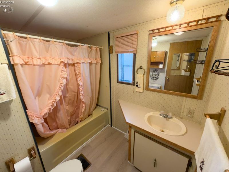 118 Driftwood Drive, Port Clinton, OH 43452 Photo 31