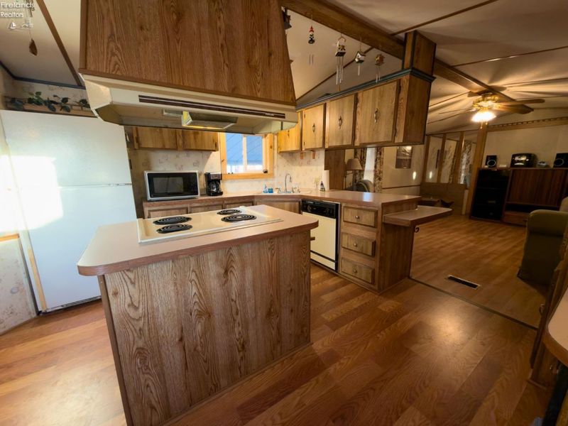 118 Driftwood Drive, Port Clinton, OH 43452 Photo 8