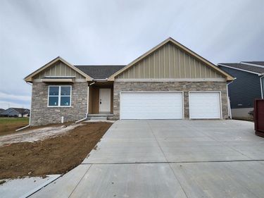 5114 Pinehill Road, Bellevue, NE 68133