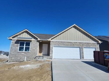 5114 Pinehill Road, Bellevue, NE 68133