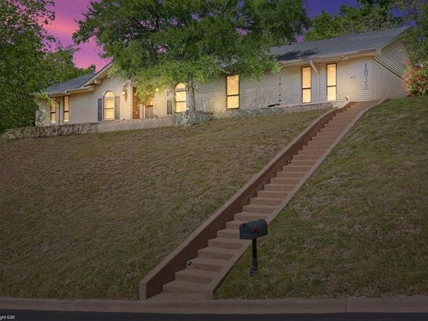 1033 Wedgewood Drive, Woodway, TX 76712