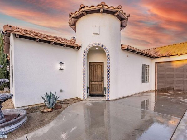 300 Solecita Way, Bakersfield, CA 93314