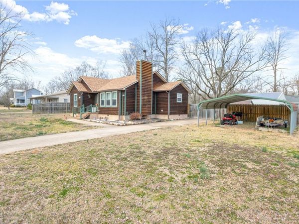 250 W Yoes Place, Fayetteville, AR 72701