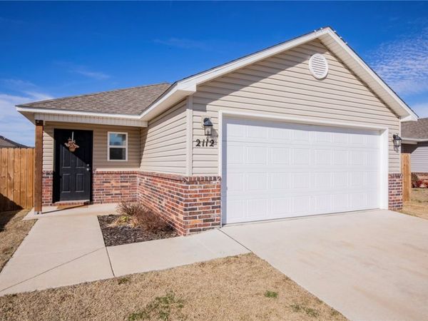 2112 E Annette Drive , Siloam Springs, AR 72761