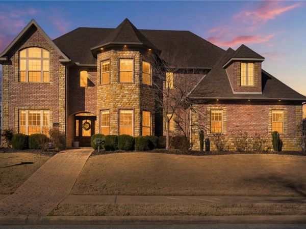 405 NW O Street , Bentonville, AR 72712