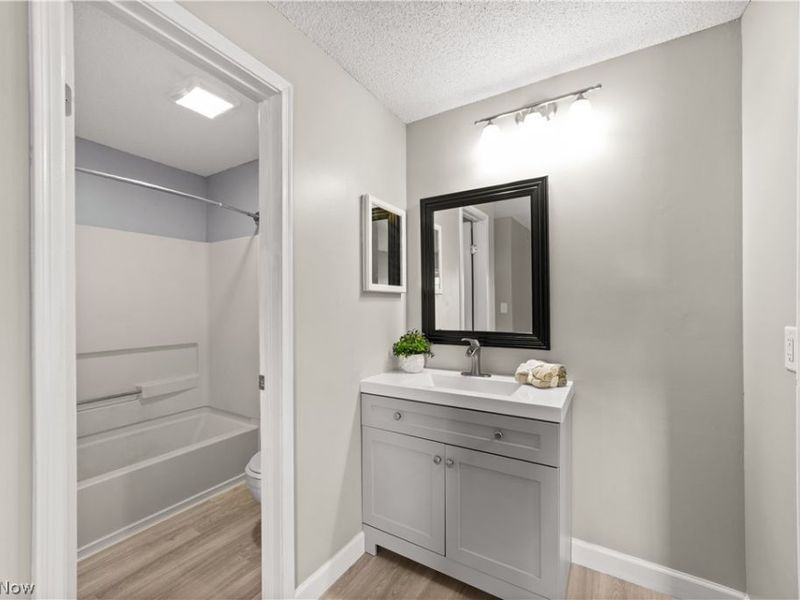 220 Fox Hollow Drive, Mayfield Heights, OH 44124 Photo 14