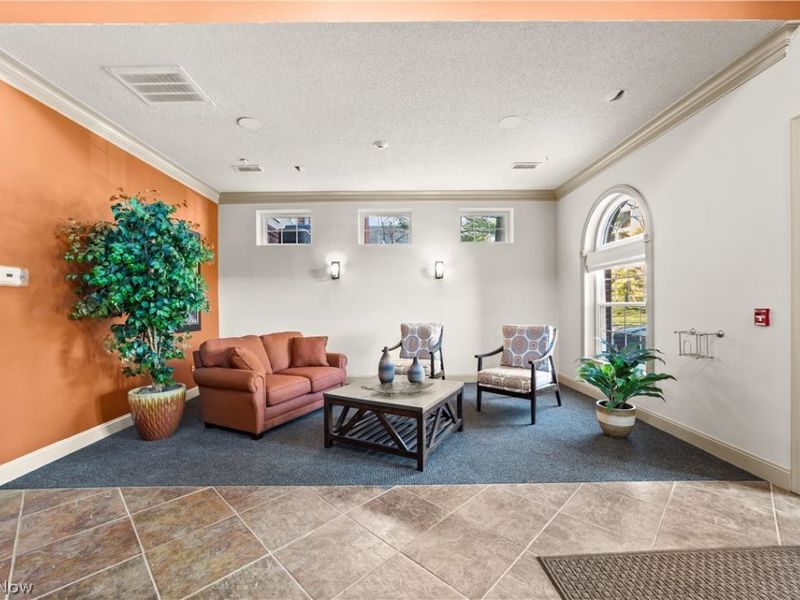 220 Fox Hollow Drive, Mayfield Heights, OH 44124 Photo 2