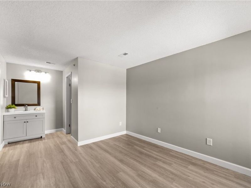 220 Fox Hollow Drive, Mayfield Heights, OH 44124 Photo 9