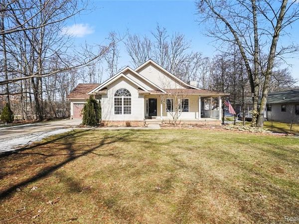 8530 Pineview Lake Drive, Argentine Twp, MI 48451