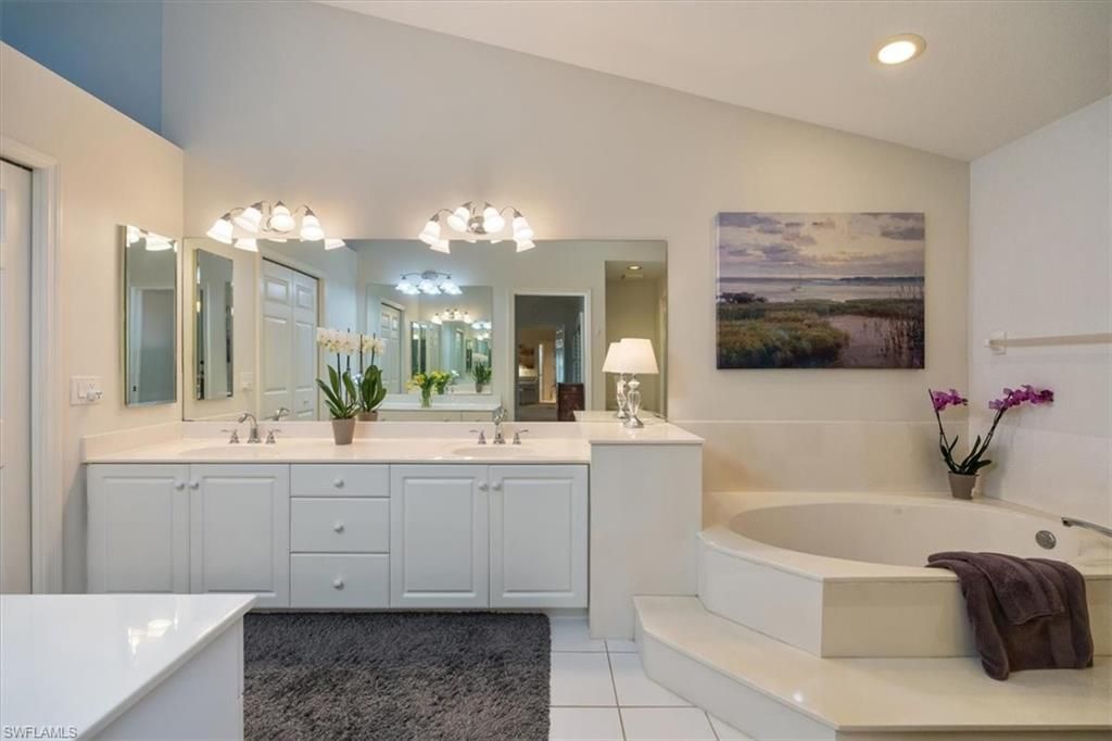 203 Via Perignon, Unit 2-4, Naples, FL 34119 Photo