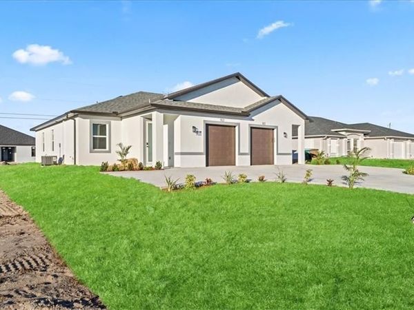 826/828 Diplomat PKWY E, CAPE CORAL, FL 33909