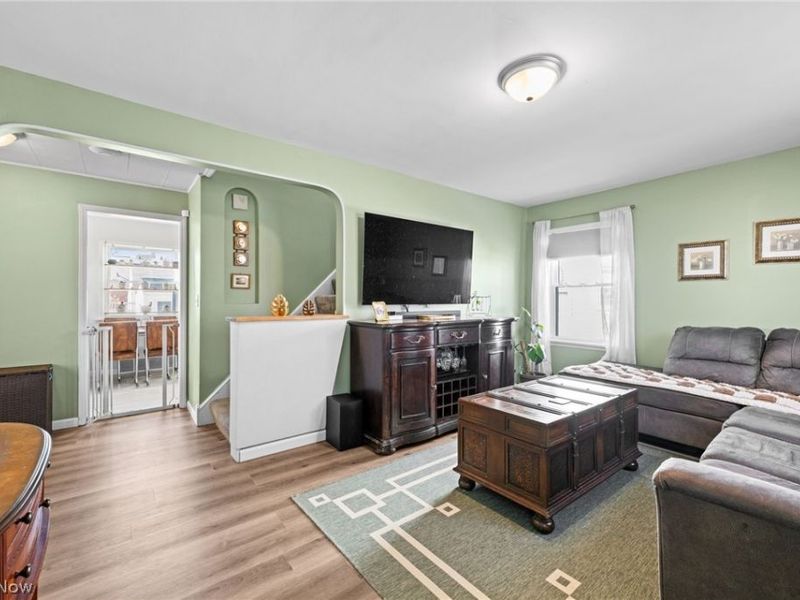 280 E 328th Street, Willowick, OH 44095 Photo 4