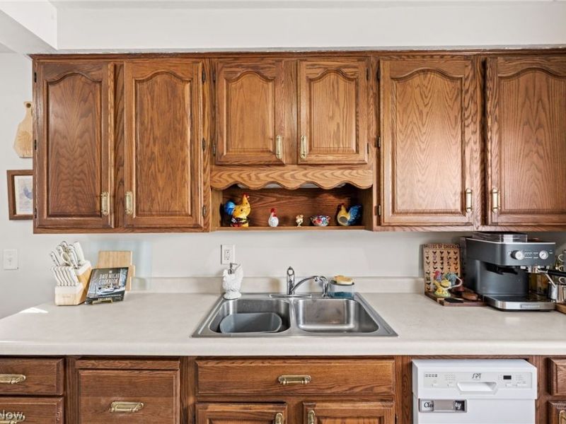 280 E 328th Street, Willowick, OH 44095 Photo 9