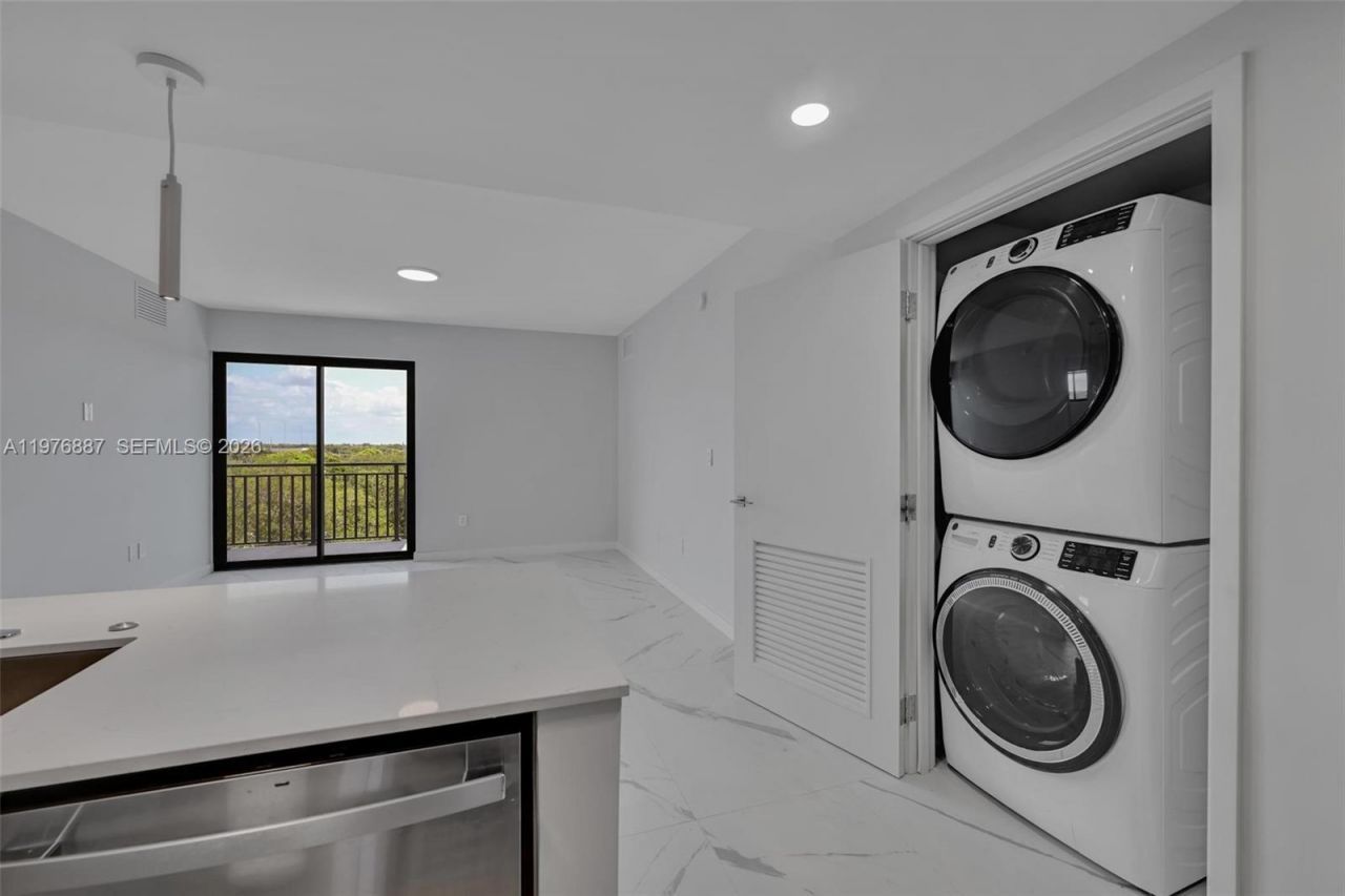 840 NE 130th Street , Unit 211, North Miami, FL 33161 Photo