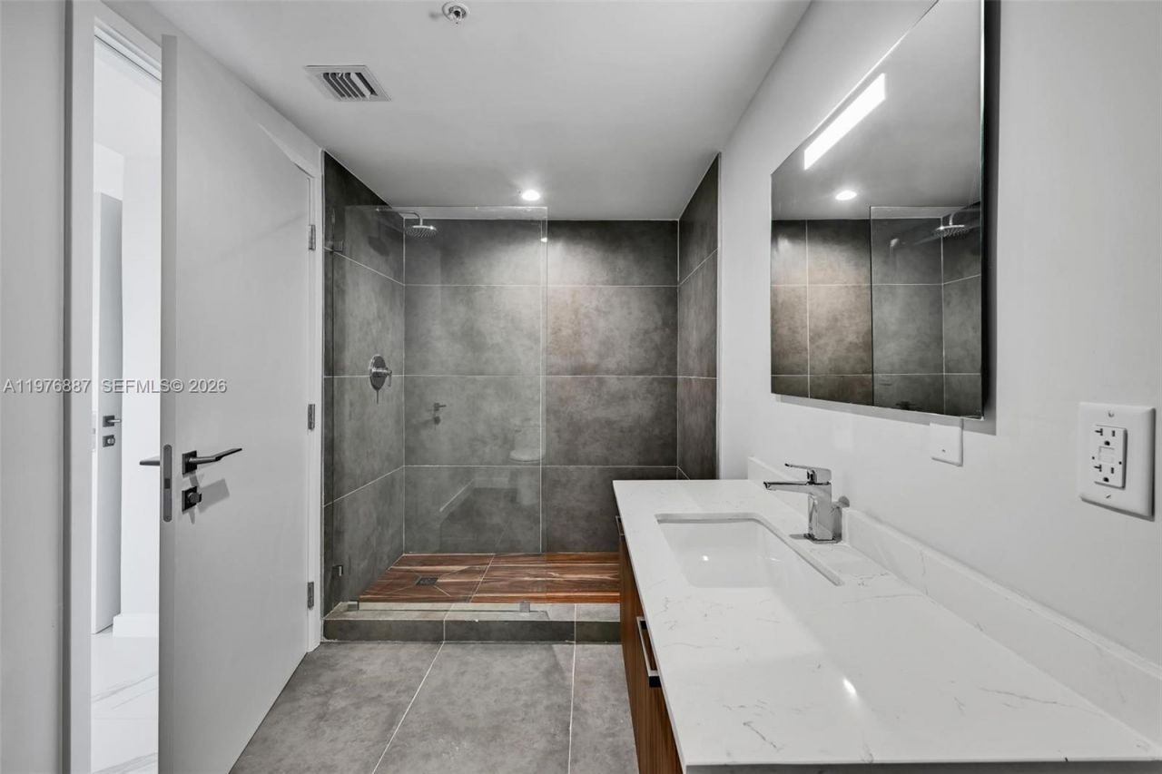 840 NE 130th Street , Unit 211, North Miami, FL 33161 Photo