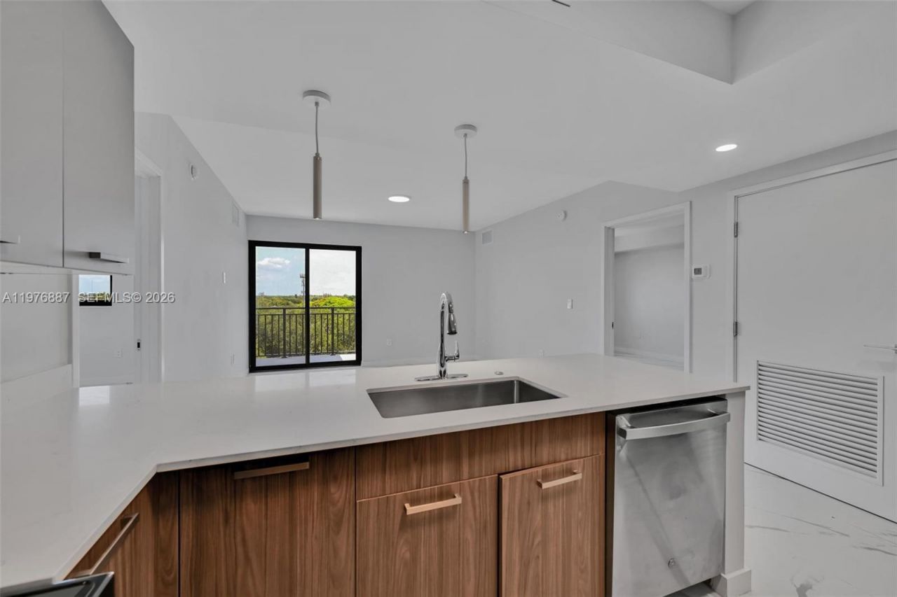 840 NE 130th Street , Unit 211, North Miami, FL 33161 Photo