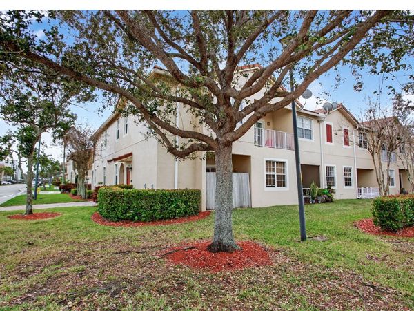 9125 Pershore Place, Unit 8204, Tamarac, FL 33321