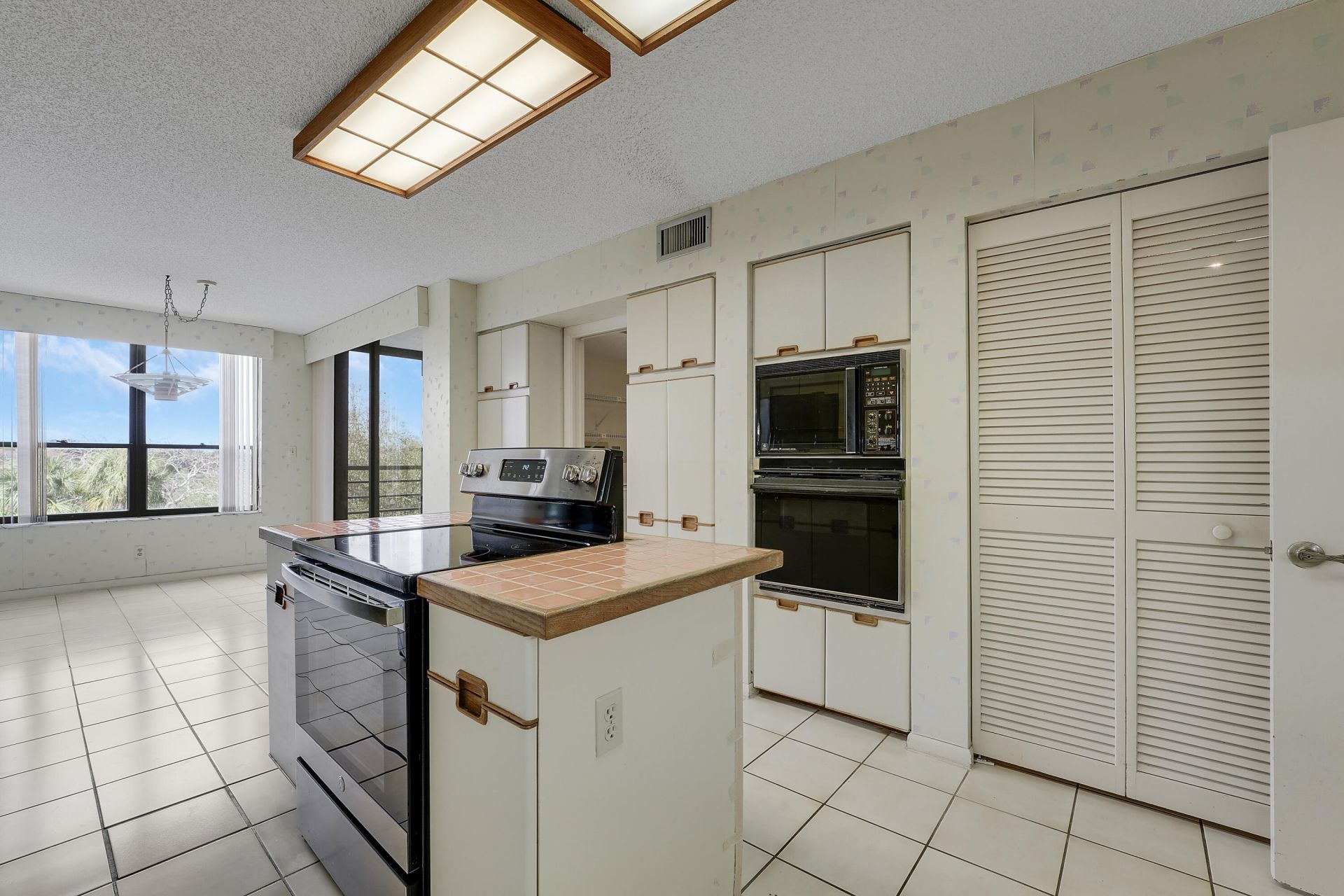 7233 Promenade Drive, Unit 401 A, Boca Raton, FL 33433 Photo