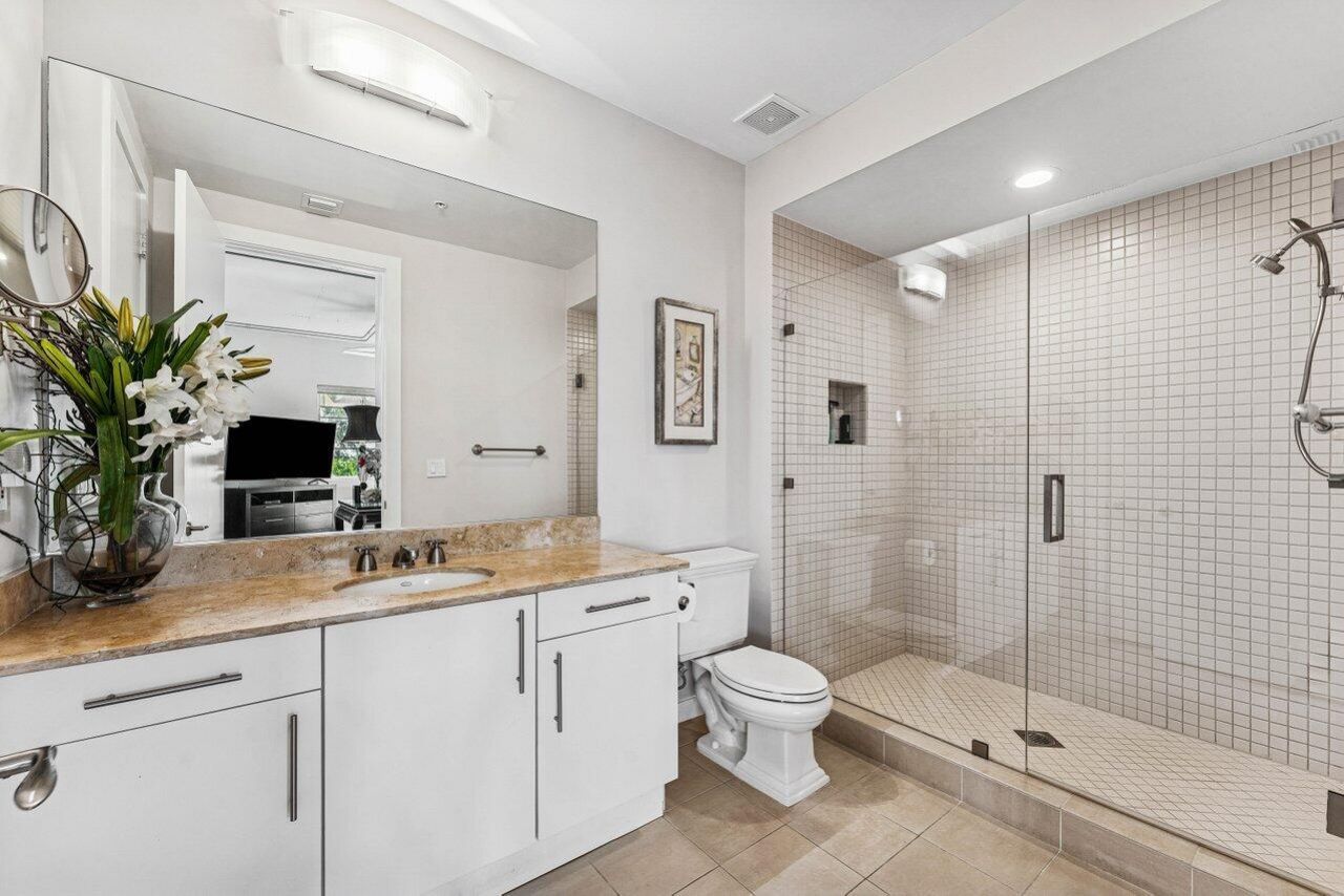 335 SE 6th Avenue, Unit 304, Delray Beach, FL 33483 Photo