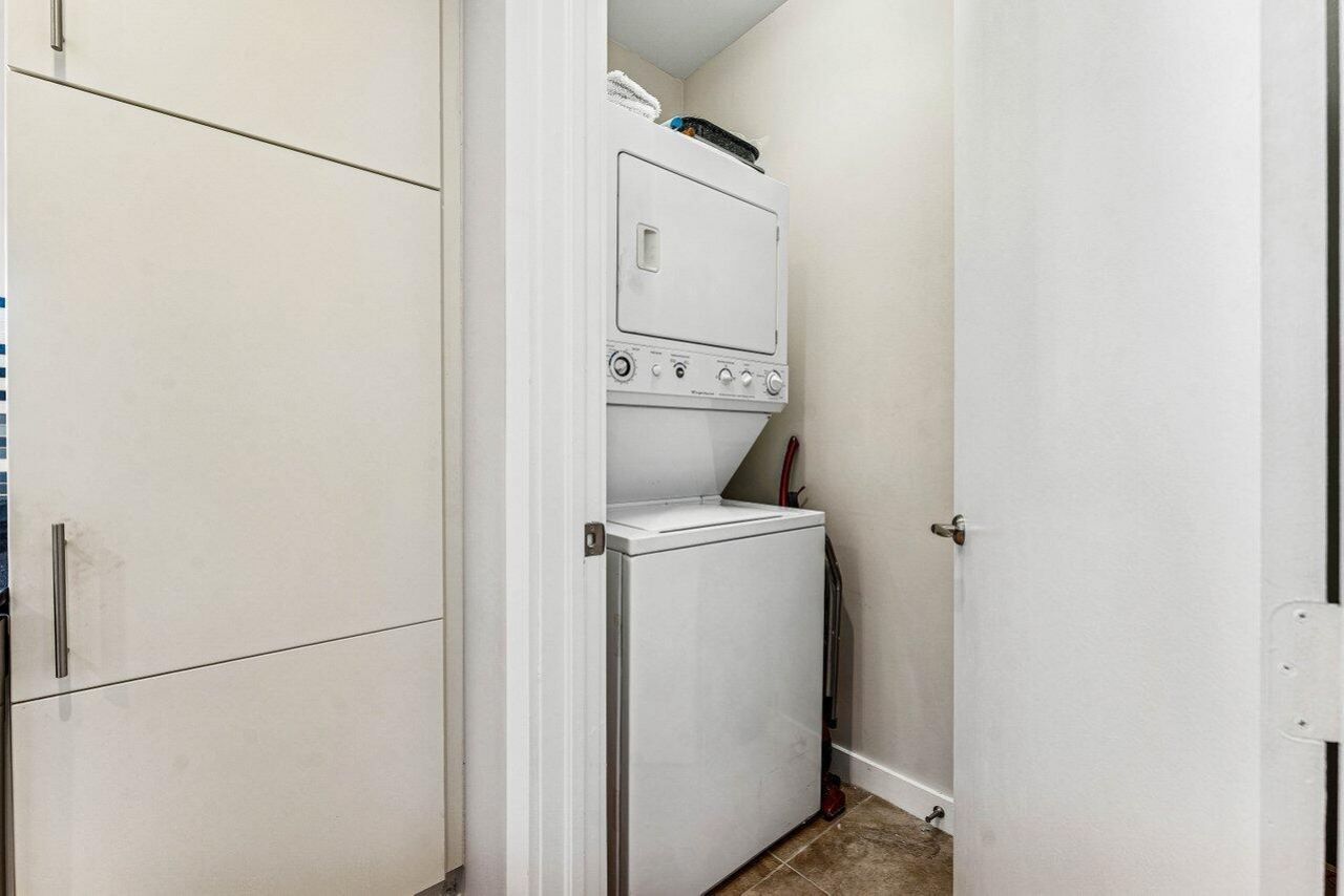 335 SE 6th Avenue, Unit 304, Delray Beach, FL 33483 Photo