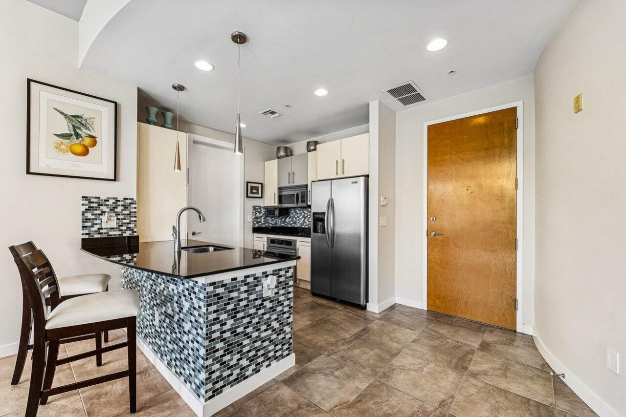 335 SE 6th Avenue, Unit 304, Delray Beach, FL 33483 Photo