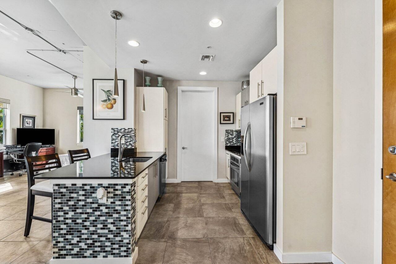 335 SE 6th Avenue, Unit 304, Delray Beach, FL 33483 Photo