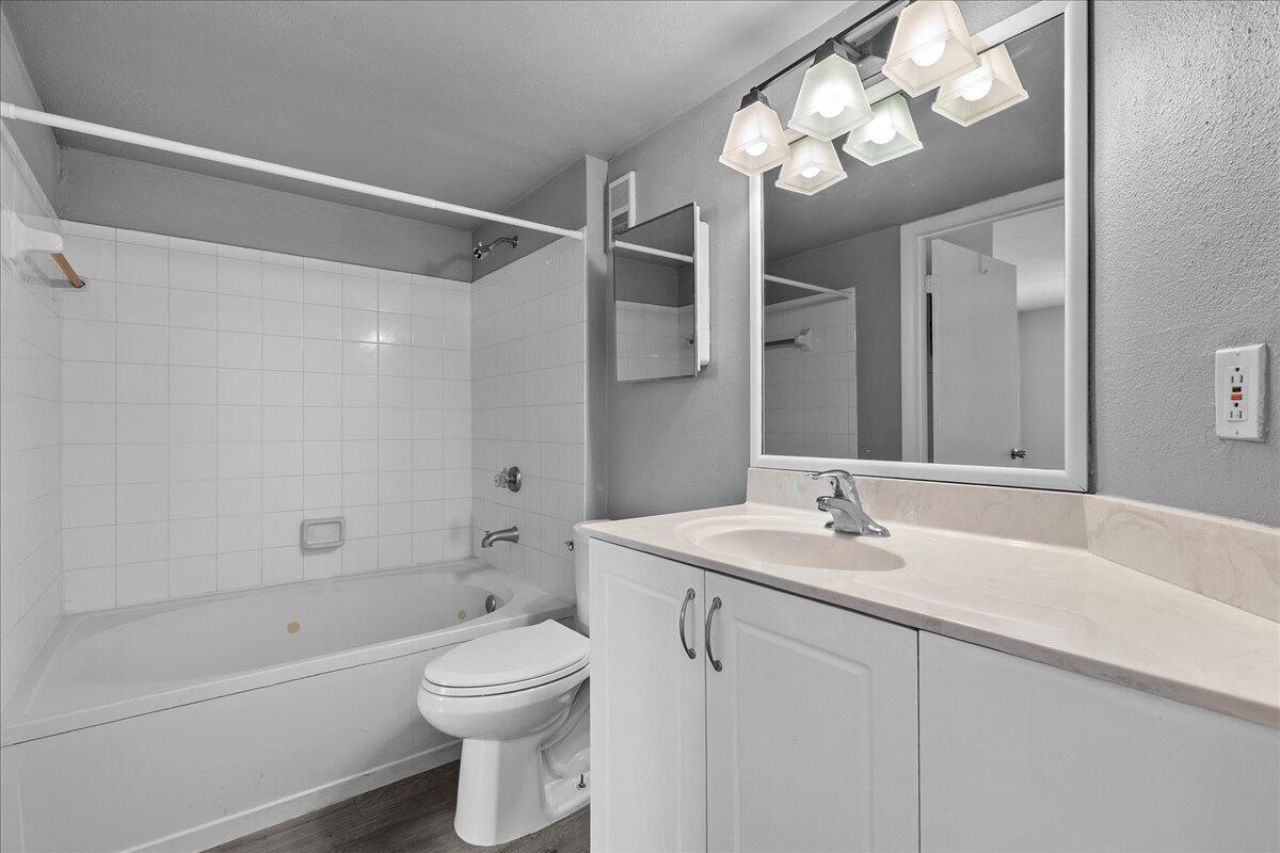 4751 Via Palm Lake, Unit 407, West Palm Beach, FL 33417 Photo