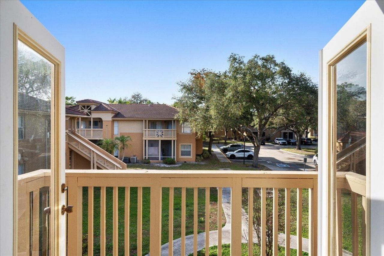 4751 Via Palm Lake, Unit 407, West Palm Beach, FL 33417 Photo