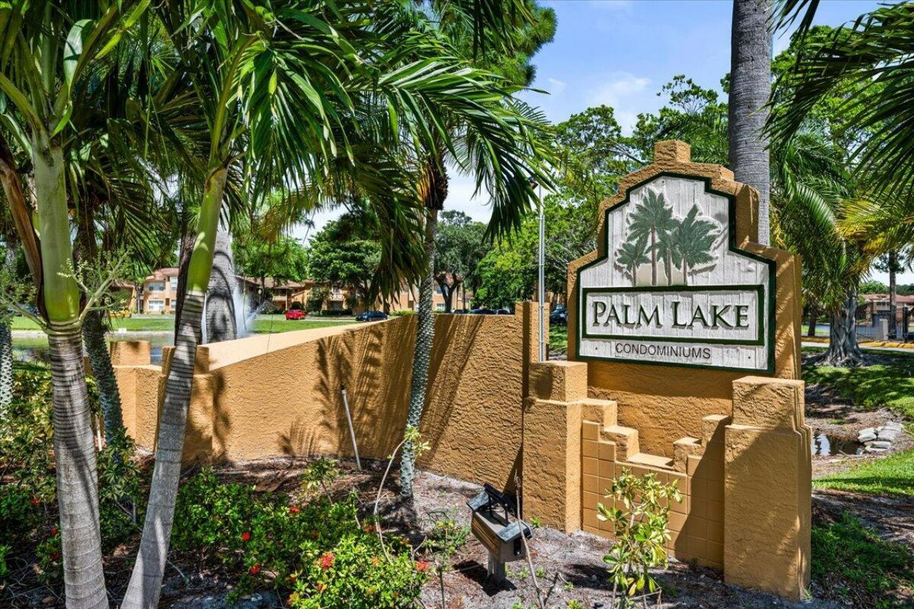4751 Via Palm Lake, Unit 407, West Palm Beach, FL 33417 Photo